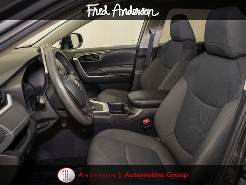 Used 2025 Toyota RAV4 LE AWD/4WD image 9