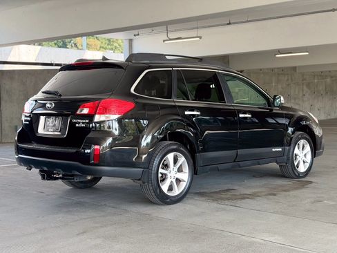 Used 2013 Subaru Outback 3.6R Limited AWD/4WD image 5