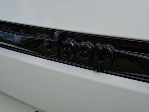 Certified 2023 Jeep Grand Cherokee Altitude image 32