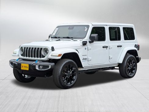 Used 2024 Jeep Wrangler Unlimited Sahara AWD/4WD image 3