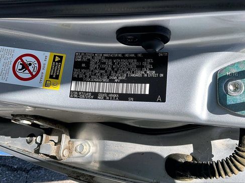 Used 2011 Toyota Highlander Limited w/ Tow Pkg AWD/4WD image 4