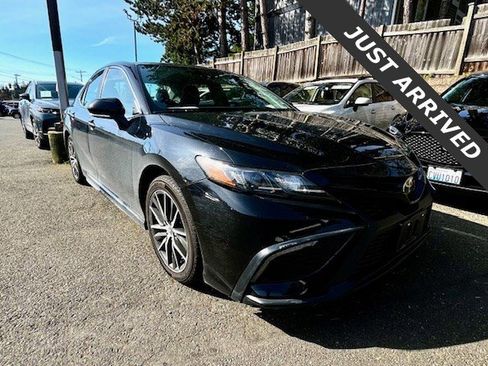 Used 2023 Toyota Camry SE image 1