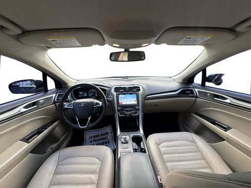 Used 2017 Ford Fusion SE w/ Fusion SE Technology Package image 23