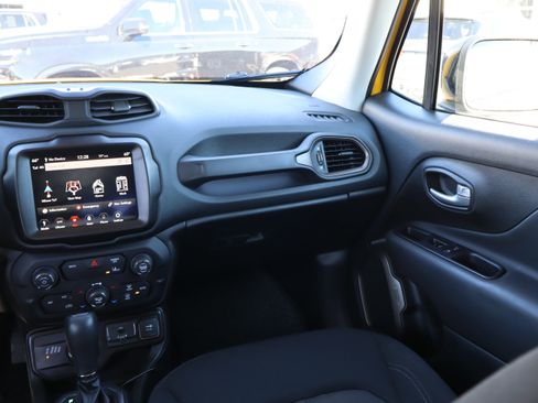 Used 2023 Jeep Renegade Latitude image 13