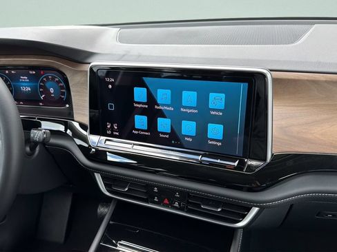 New 2026 Volkswagen Atlas SE FWD image 18