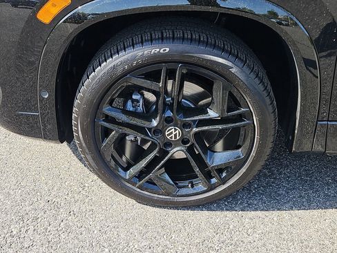 Certified 2026 Volkswagen Tiguan SE R-Line AWD/4WD image 7