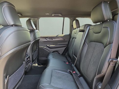 New 2025 Jeep Grand Cherokee Altitude AWD/4WD image 10
