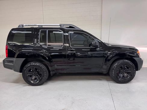 Used 2013 Nissan Xterra X RWD image 2