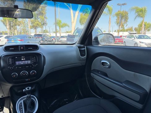 Used 2019 Kia Soul FWD image 17