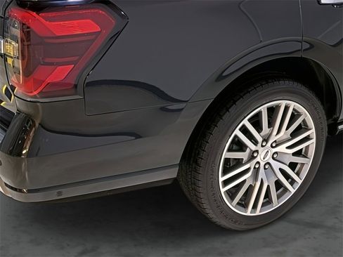 Used 2022 Ford Expedition Platinum image 12