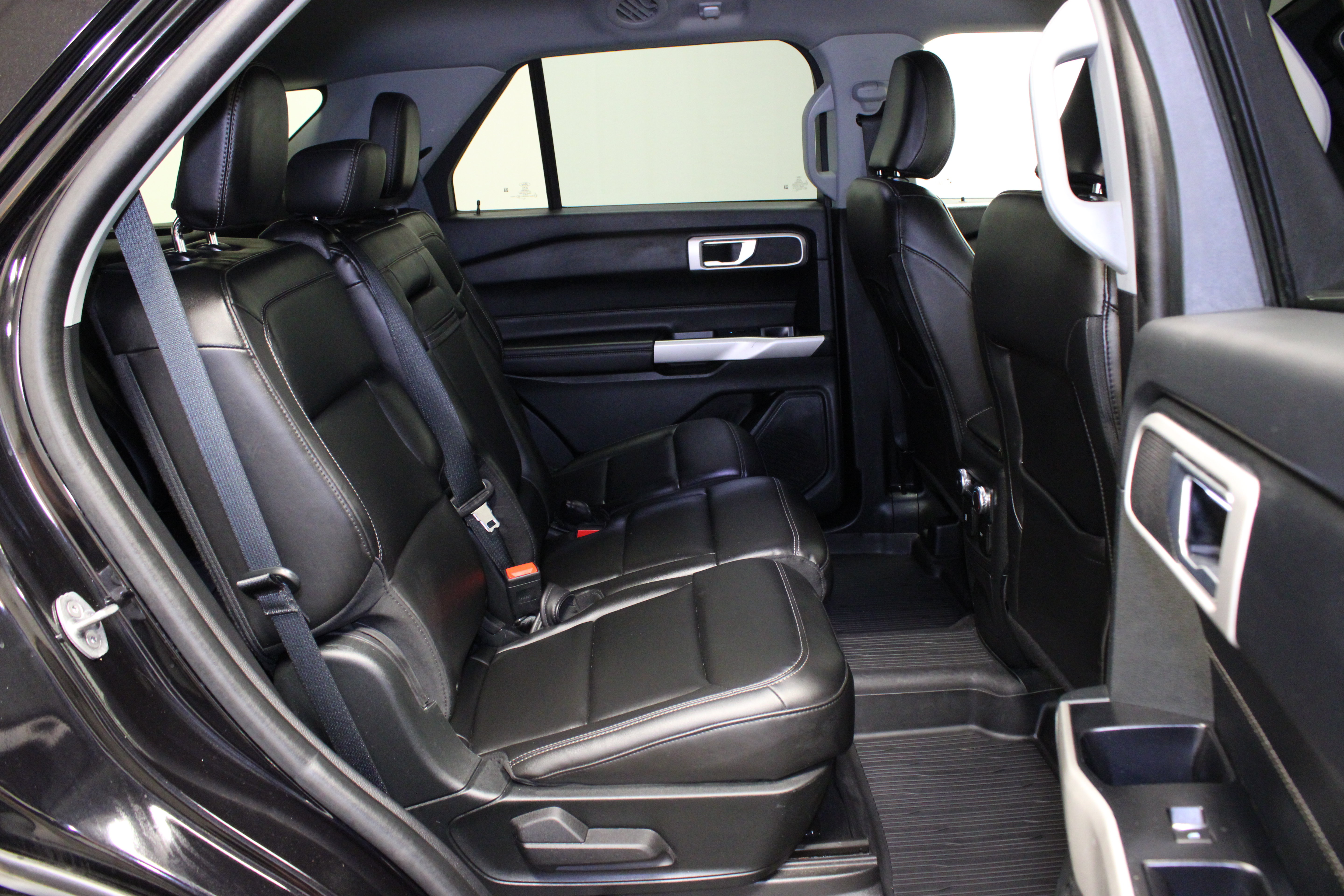 Used 2022 Ford Explorer XLT w/ Equipment Group 202A AWD/4WD image 20