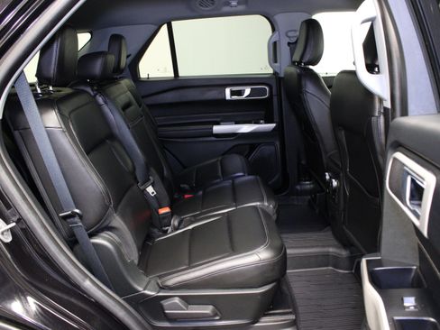 Used 2022 Ford Explorer XLT w/ Equipment Group 202A AWD/4WD image 20