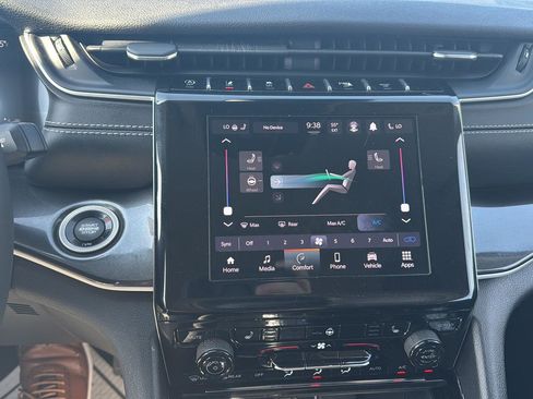 Used 2023 Jeep Grand Cherokee Laredo AWD/4WD image 14