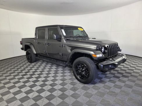 Used 2022 Jeep Gladiator Sport AWD/4WD image 2