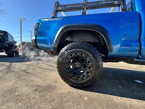 Used 2017 Toyota Tacoma TRD Off-Road w/ Tow Package AWD/4WD image 22