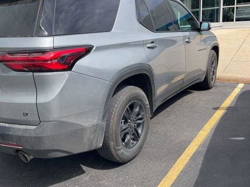 Used 2023 Chevrolet Traverse LT FWD image 3