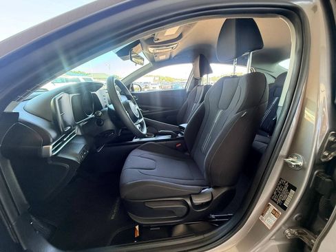 Used 2023 Hyundai Elantra SEL w/ Cargo Package FWD image 13