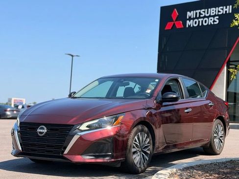 Used 2025 Nissan Altima 2.5 SV FWD image 8