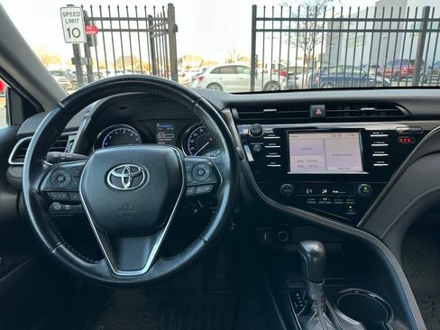Used 2019 Toyota Camry L image 5