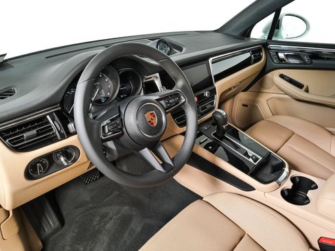 New 2026 Porsche Macan AWD/4WD image 4