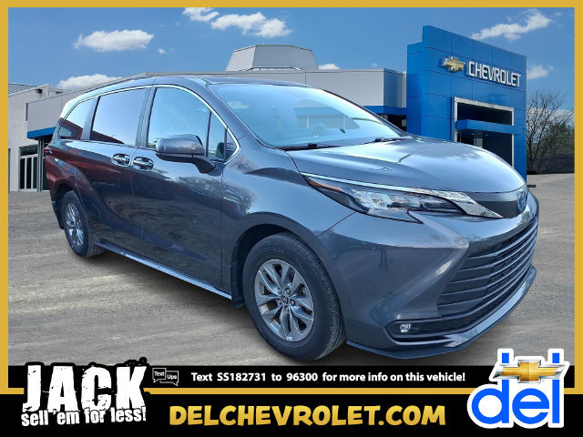 Used 2025 Toyota Sienna XLE AWD/4WD image 1