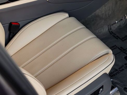 Certified 2023 Bentley Bentayga Extended Wheelbase image 32