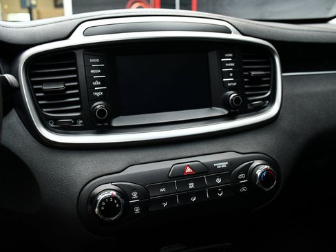 Used 2019 Kia Sorento LX image 23