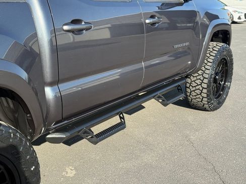 Used 2022 Toyota Tacoma TRD Sport w/ Technology Package AWD/4WD image 17
