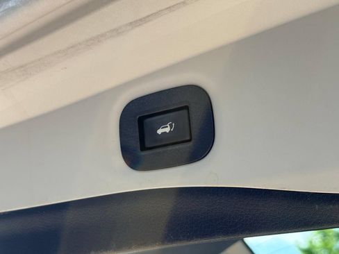 Used 2017 Nissan Rogue SL w/ SL Premium Package FWD image 14