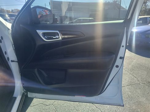 Used 2014 Nissan Pathfinder SL w/ SL Tech Package image 24