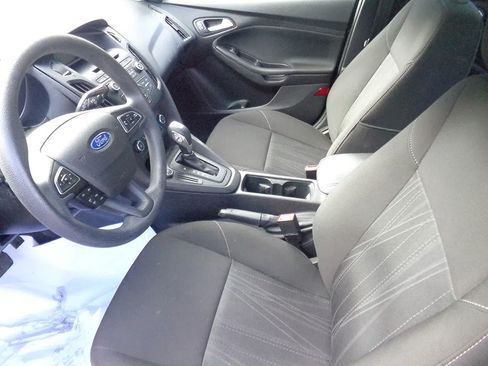 Used 2015 Ford Focus SE FWD image 11
