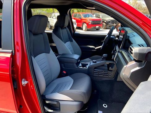 Used 2025 Toyota Tacoma TRD Sport image 9