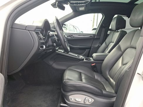 Used 2023 Porsche Macan image 13