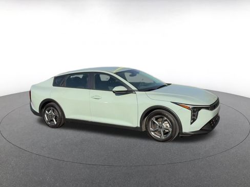 Used 2025 Kia K4 LXS image 2