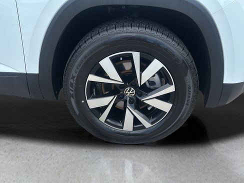 Used 2023 Volkswagen Atlas Cross Sport SE FWD image 9