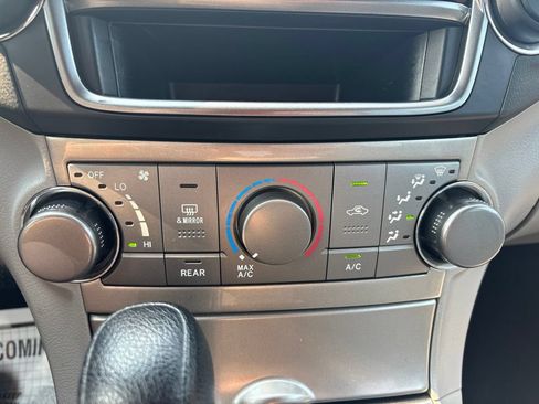 Used 2013 Toyota Highlander 4WD w/ Cold Weather Pkg image 26