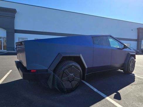 Used 2025 Tesla Cybertruck AWD Crew Cab image 8