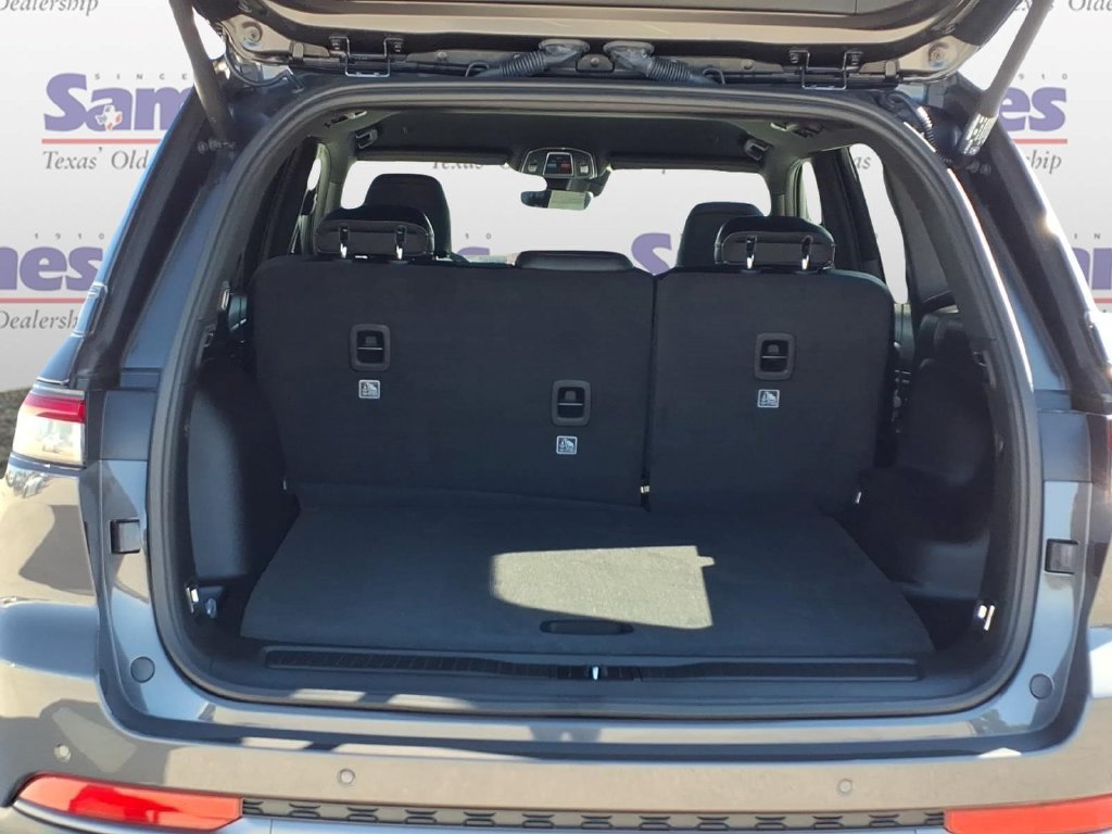 New 2026 Jeep Grand Cherokee Altitude RWD image 9