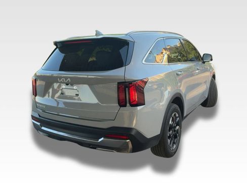 Used 2024 Kia Sorento S w/ Panoramic Sunroof Package image 4