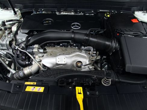 Certified 2023 Mercedes-Benz GLB 250 4MATIC image 31