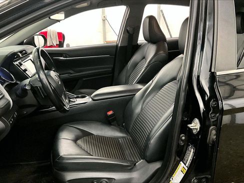 Used 2019 Toyota Camry SE image 25