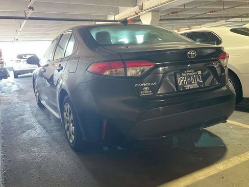 Used 2021 Toyota Corolla LE FWD image 2
