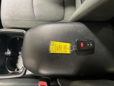 Used 2025 Toyota RAV4 XLE AWD/4WD image 21