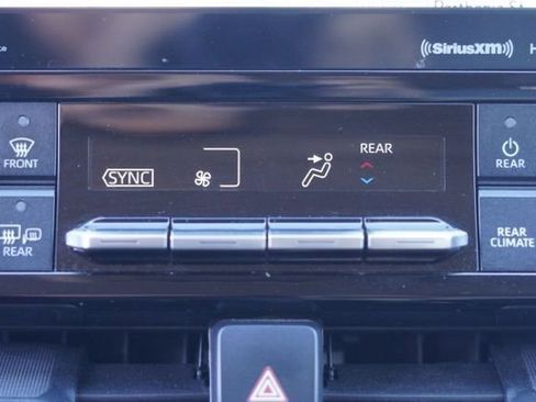 Used 2022 Toyota Highlander XLE image 30