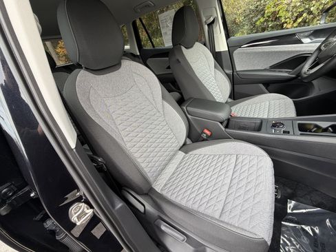 Used 2025 Volkswagen Tiguan S image 18