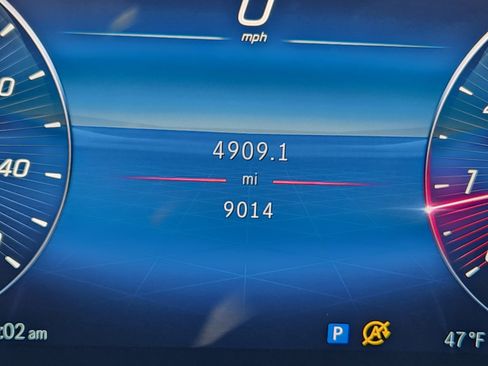 Used 2024 Mercedes-Benz GLC 300 4MATIC image 9