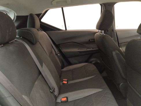 Used 2019 Nissan Kicks S FWD image 19