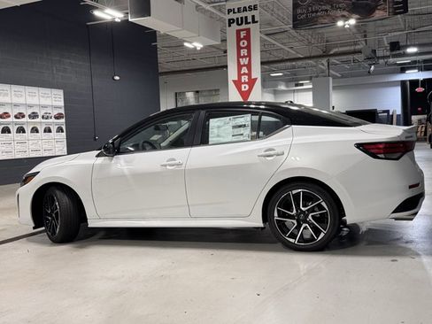 New 2025 Nissan Sentra SR image 31