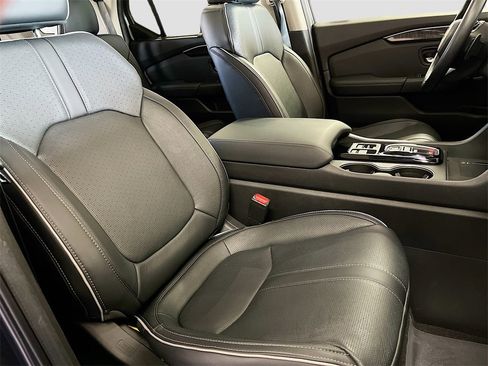 Used 2025 Honda Pilot Elite image 32