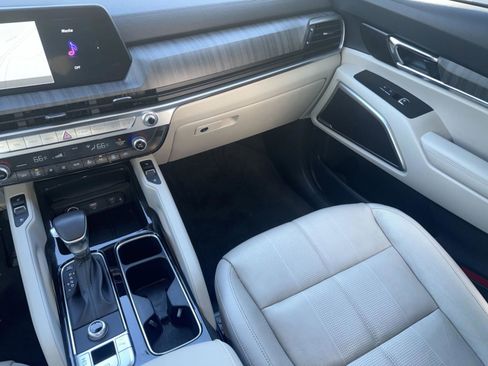 Used 2023 Kia Telluride EX w/ EX Captain's Chair Package image 17